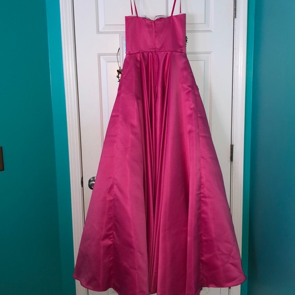 Prom/Pageant/Homecoming Dress - Picture 2 of 3